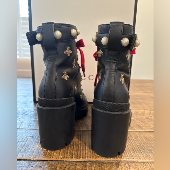 AUTHENTIC GUCCI BLACK LEATHER BEE EMBROIDERED PEARL COMBAT BOOT SIZE 39 1/2 - Picture 7 of 8